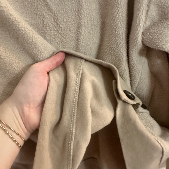 Madewell - Dark Beige Sherpa Crewneck with side button details - Picture 6 of 6
